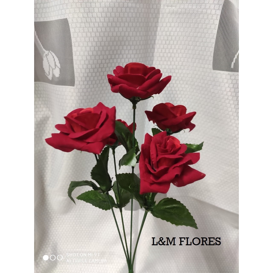Buquê de Rosa aveludada artificial com 5 flores ideal para arranjos e decoração de casamento, festas, ambientes de casa, trabalho e eventos