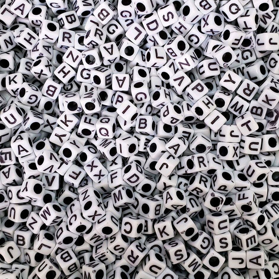 10 Peças de Miçanga Infantil Quadrado Branco Letra A - M Preto Alfabeto 6mm em ABS Entremeio Furo Passante
