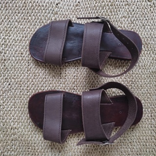 Sandália masculina artesanal em couro de abotoar e solado de borracha produzida em todos os tamanhos OFERTA IMPERDÍVEL