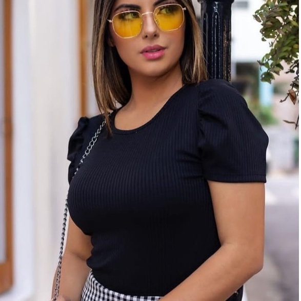 Blusa feminina manga curta princesa gola rasa canelada com elastano linda
