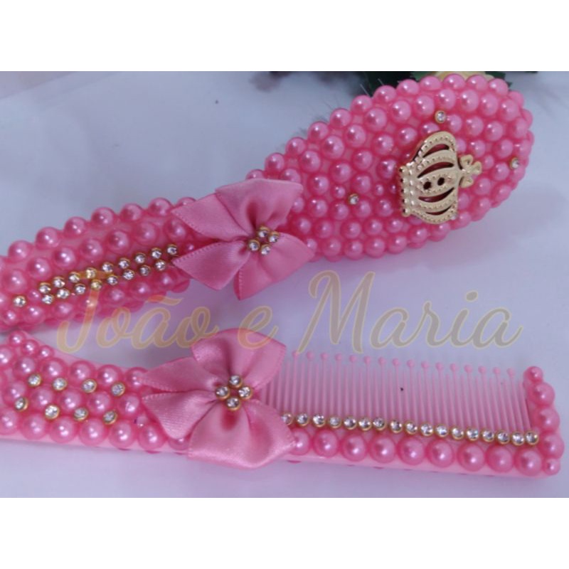 kit pente e escova customizado com perolas, saida maternidade, um luxo