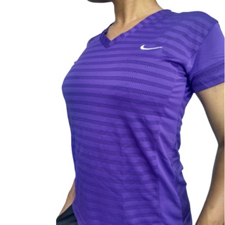 camiseta esportiva feminina nike