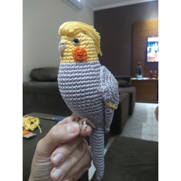 Calopsita amigurumi crochê.