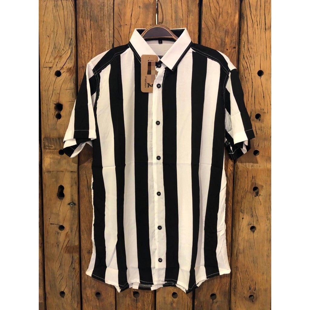 camisa listrada slim preta e branca