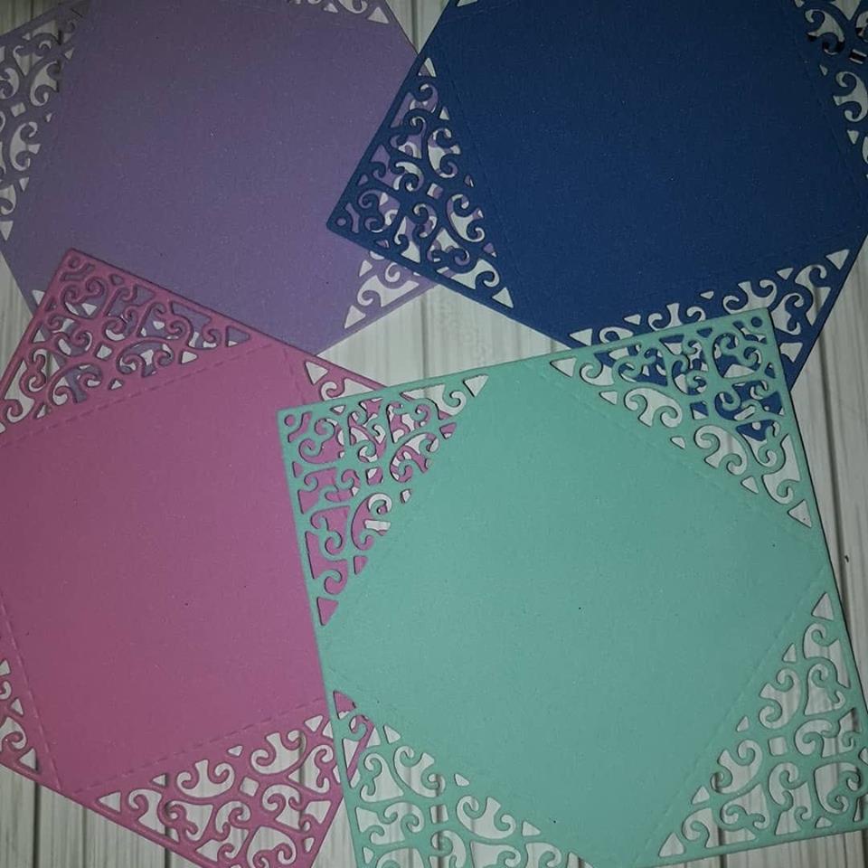 Moldura Quadrada em EVA Liso Vazada de 10cm  com 15 Unidades Aplique para Decoração de Bolo Fake Capa de Caderno