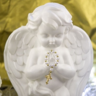 Imagem Anjo Rezando Branco ou dourado enfeite de mesa batismo, comunhão plástico 19 cm unidade