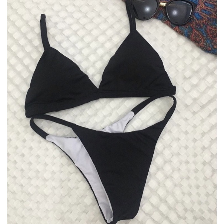 Biquíni Fiora Preto com calcinha dupla face preto e branco - bojo removível