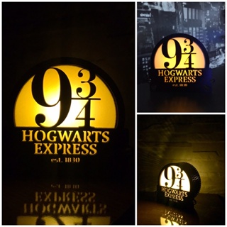 Luminária Geek de mesa Harry Potter Plataforma 9 3/4 Hogwarts em Oferta na Shopee