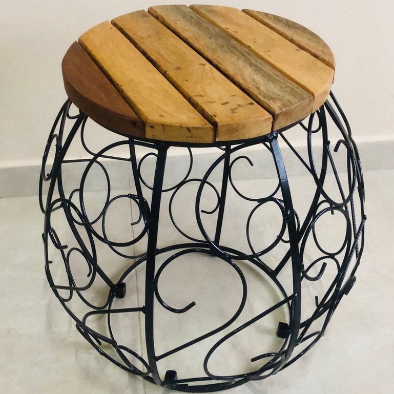 Banco barril Banqueta ferro  arabesco assento madeira decoração artesanato  direto da fabrica