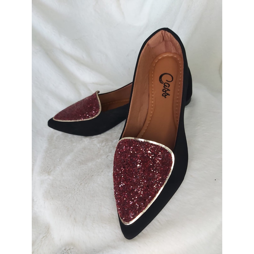 Sapatilha preta com  detalhe em gliter vermelho linda e muito confortável
