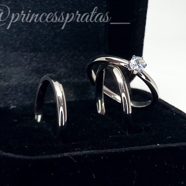 Par de Aliança de Namoro Compromisso Lisa 2mm Prata Fina + Caixinha Preta em Oferta na Shopee