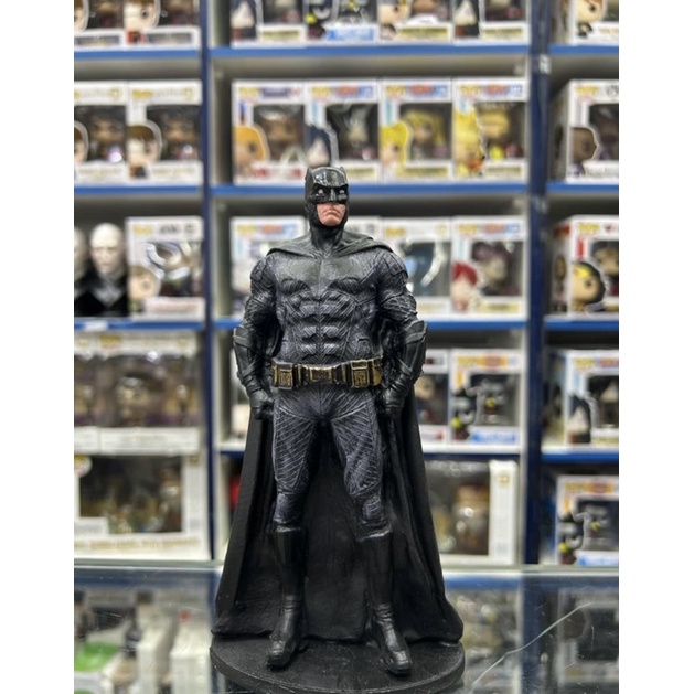 Boneco Batman Resina Liga da Justiça Enfeite DC Colecionável - Escorrega o  Preço