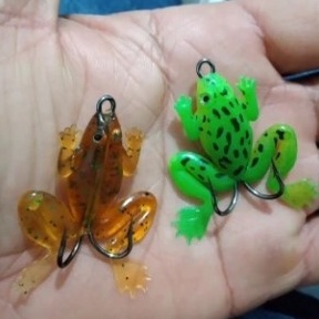 ISCA ARTIFICIAL SAPO COM ANZOL PARA PESCA - FROG - COM ANZOL DUPLO OU ANTI-ENROSCO