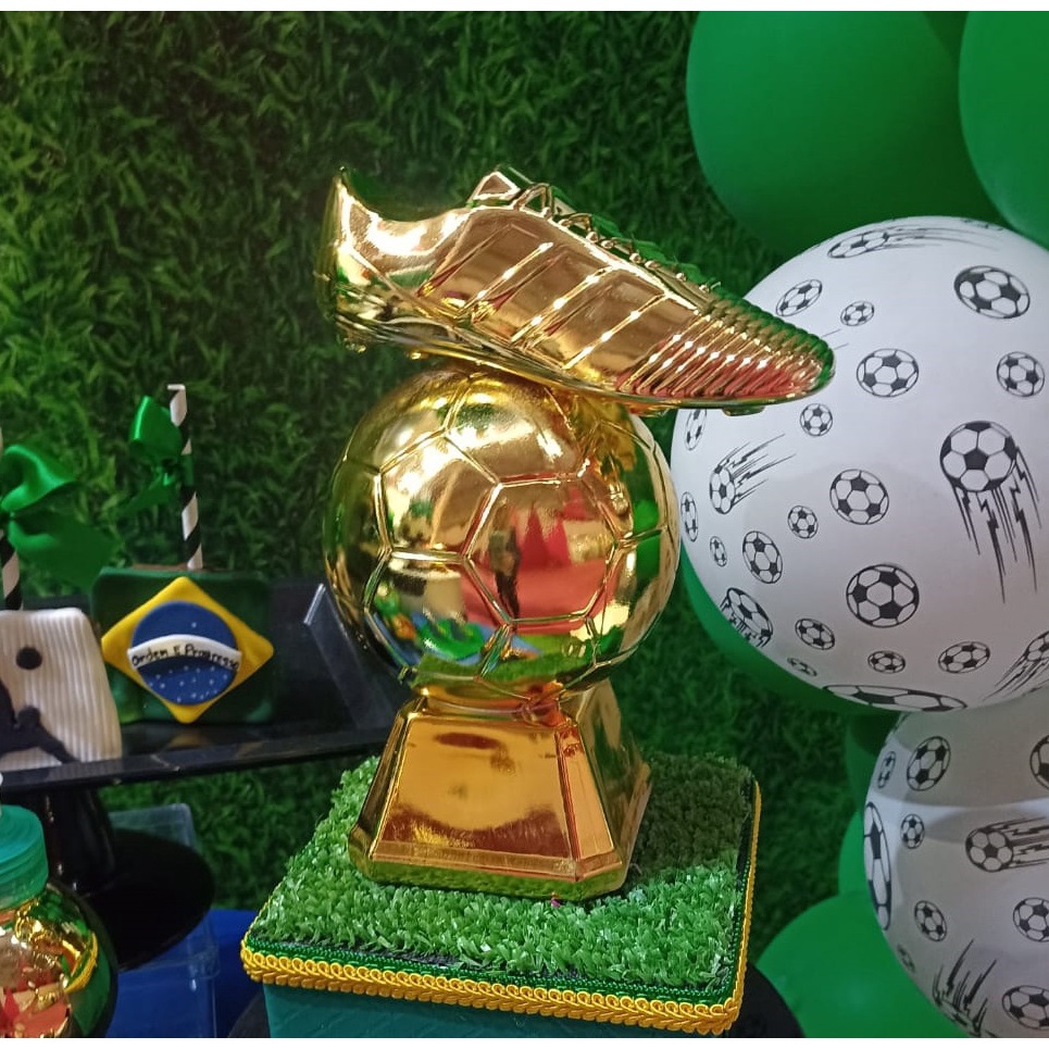 Kit Chuteira Futebol Decorativa + Troféu Bola Decorativo