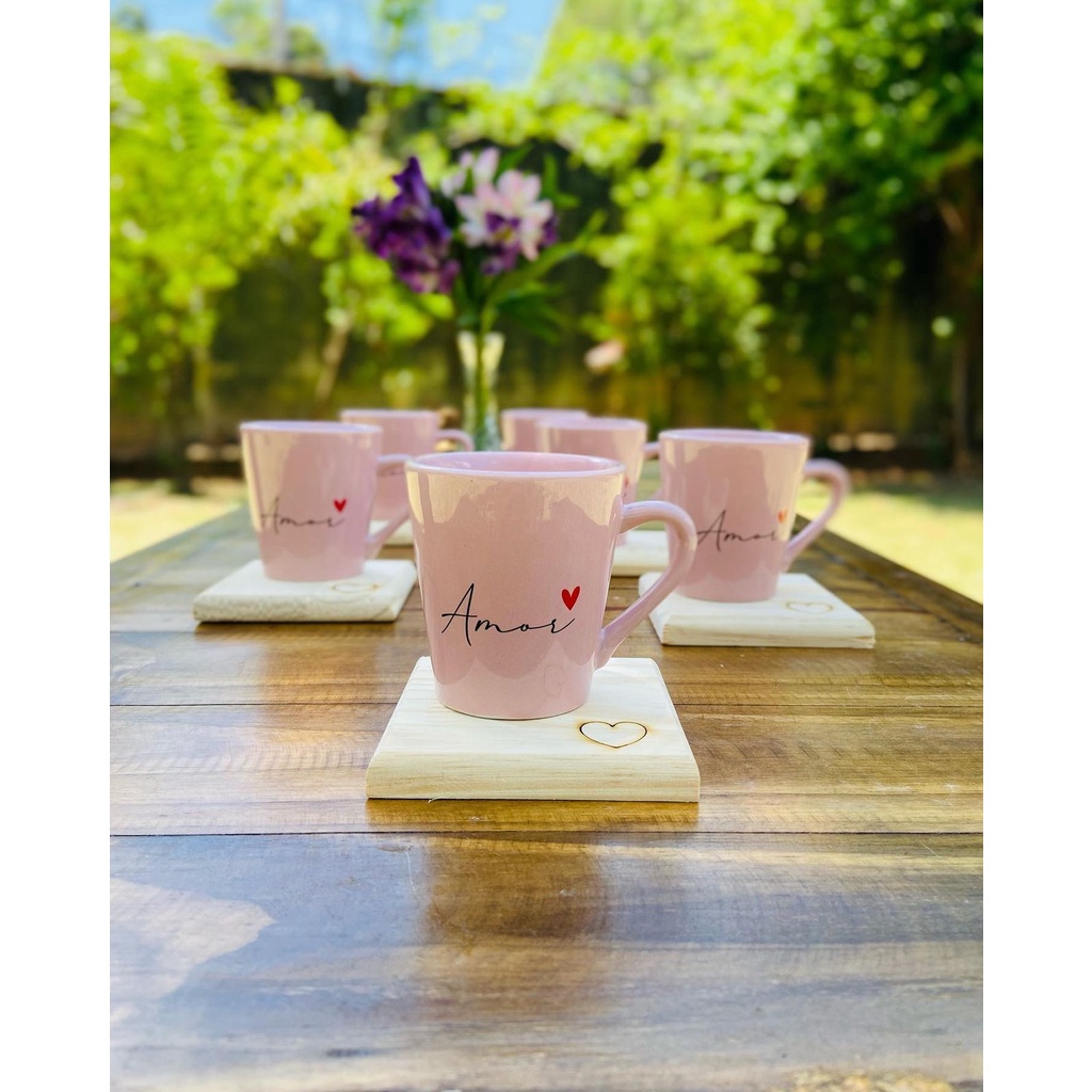Kit Jogo 6 Xicaras Canecas Porcelana Rosa Com Pires De Madeira Quadrado