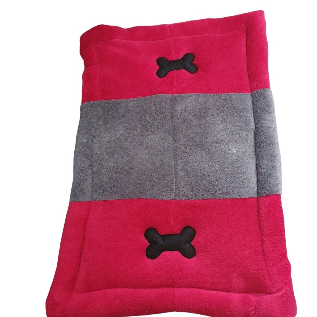 TAPETE PET 2 BORDADOS 70CM COMPRIMENTO
