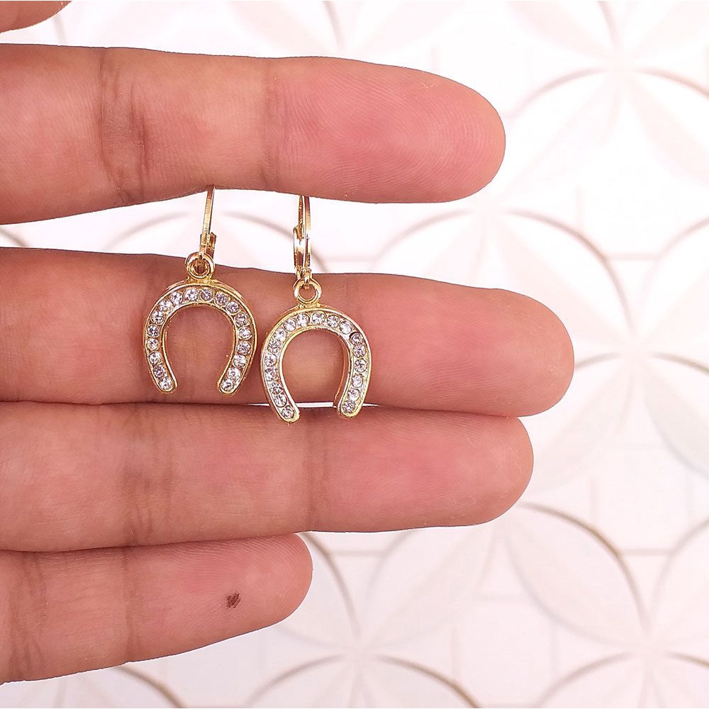 Brinco De Argolinha Ferradura Com Strass Folheado A Ouro 18k