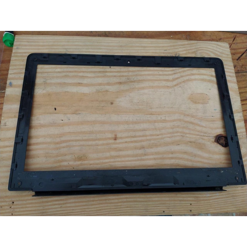 Moldura frontal da tela do notebook Multilaser PC103