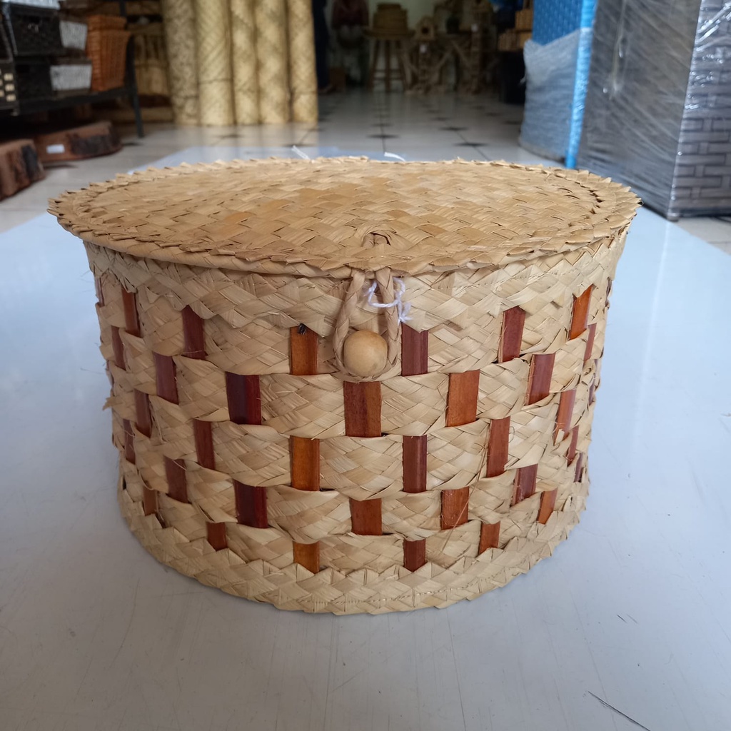 PORTA OBJETO ARTESANAL RÚSTICO EM PALHA TAM P