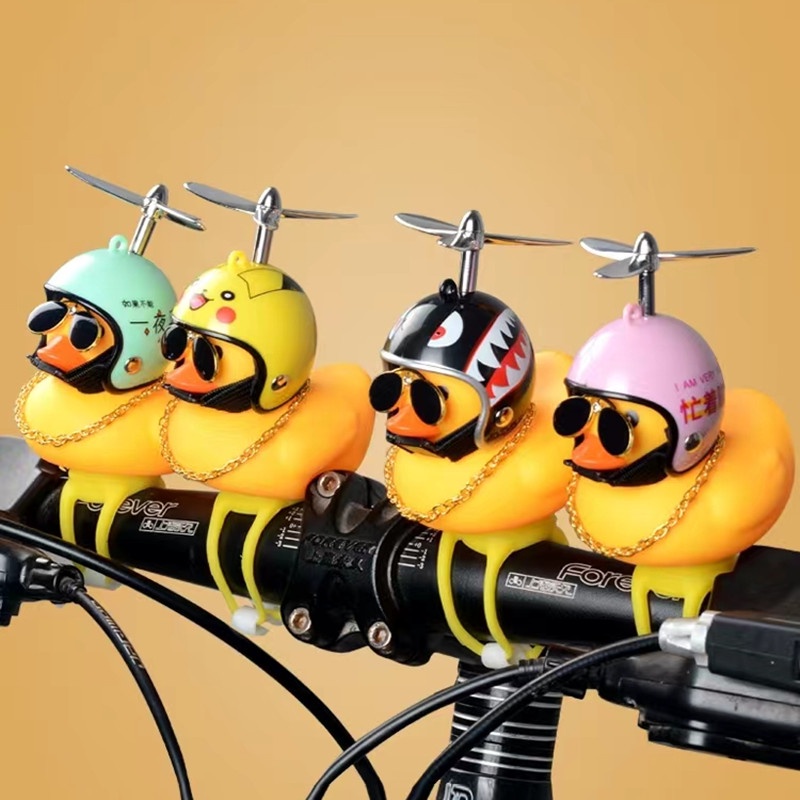 Brinquedo De Borracha Carro Acessórios Amarelo Pato Painel De Instrumentos Decoração Extrudido Bicicleta Chifres Com Capacete De Hélice