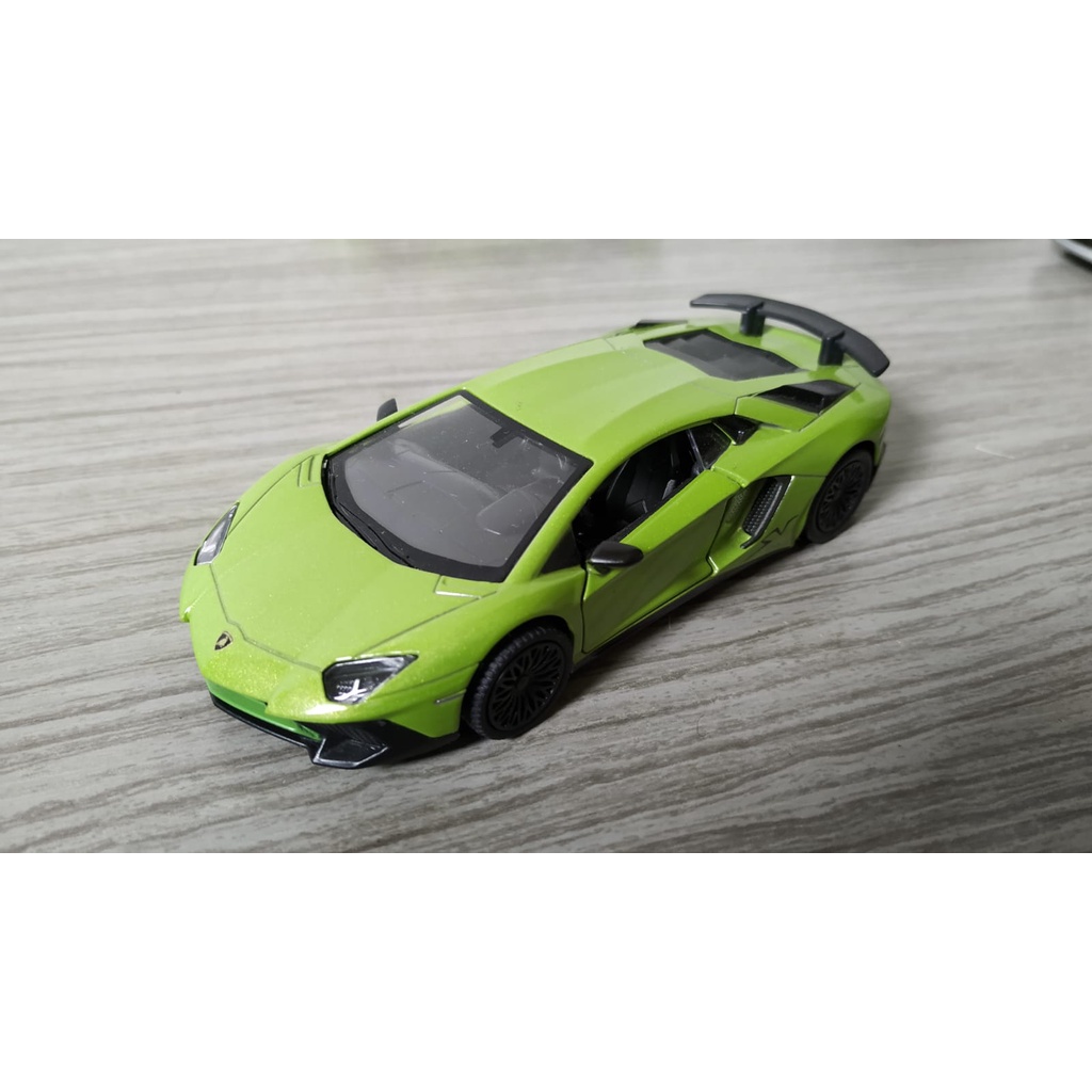 Miniatura Lamborghini Aventador SV RMZ City 1:36