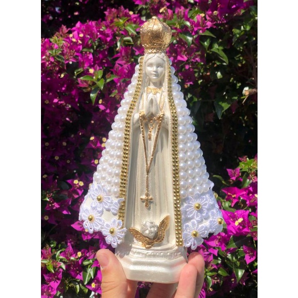 Nossa Senhora Aparecida de flor 20cm em Oferta na Shopee