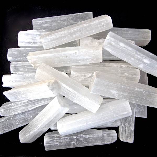 Cristal Selenita Pedra Natural para Purificação Limpeza Energética Bem Estar Paz até 5cm — imagem 2 de 2