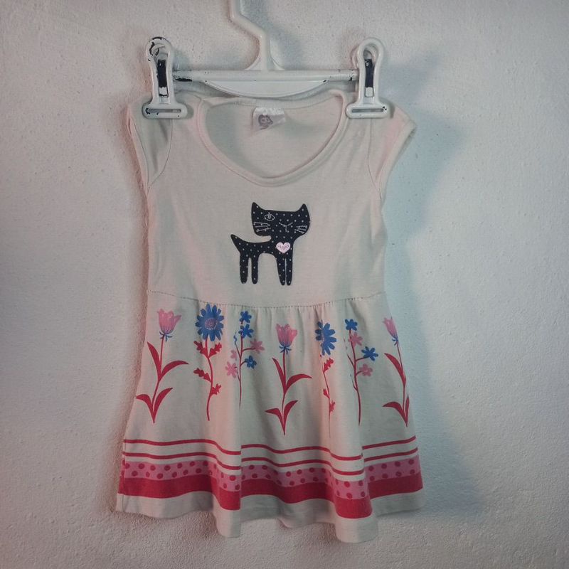 Vestido gatinho branco usado infantil.