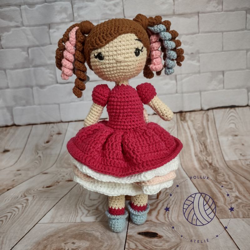Boneca Isa feita em crochê amigurumi - personalizadas