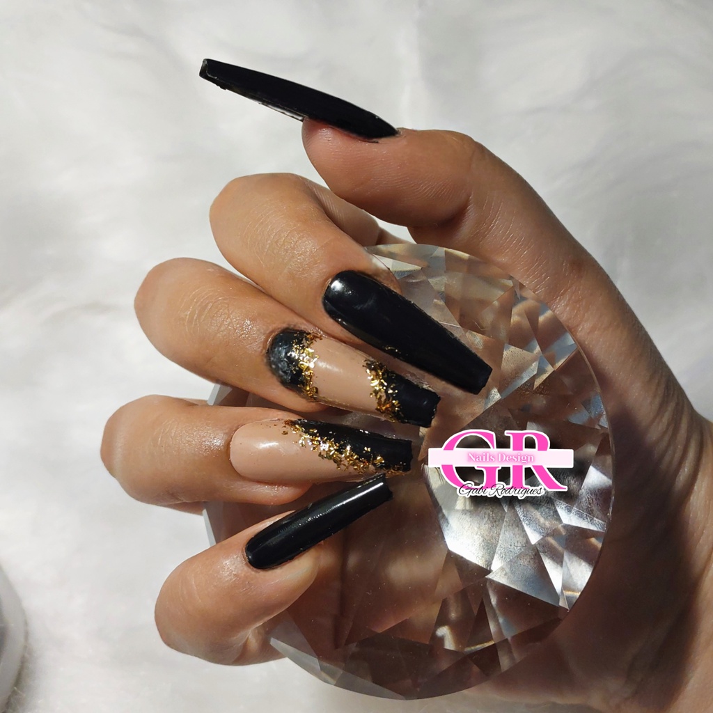 unhas em gel preta bailarina