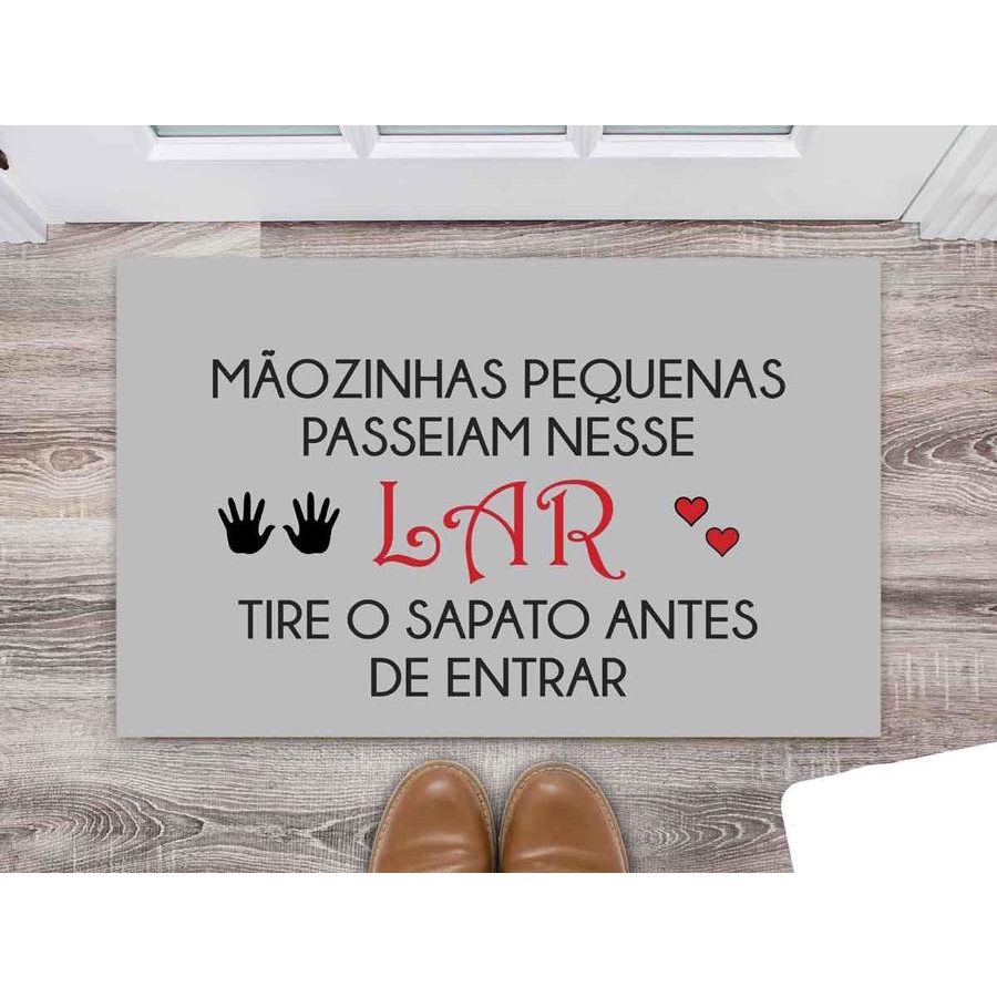 Tapete Capacho Decorativo Entrada Porta Sala Mãozinhas Pequenas passeiam nesse lar, tire o sapato antes de entrar Colori