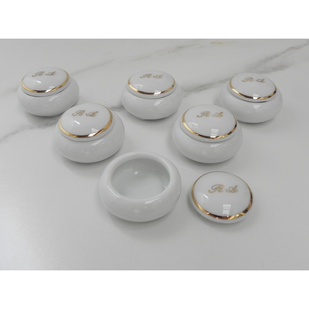 Kit com 6 Porta Joia Redondo Porcelana Personalizado com Iniciais e Data Casamento