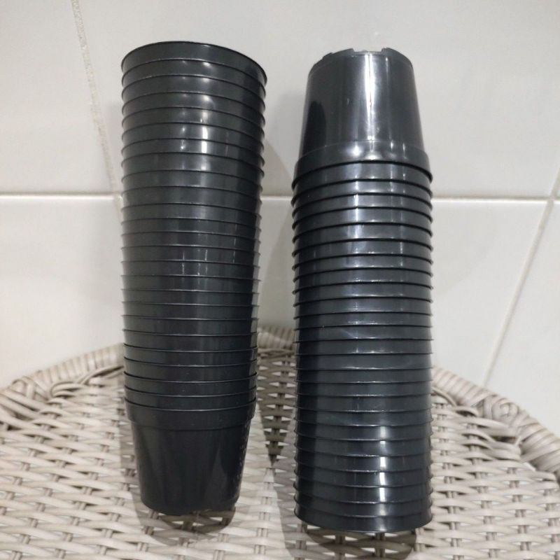 Kit 50 Vasos 9 para Plantas na cor Preta
