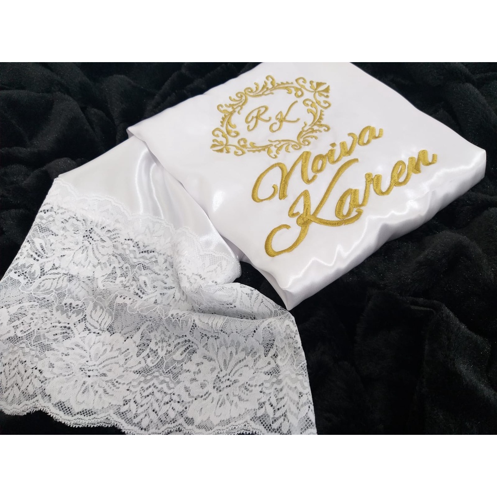 Roupão Robe em Cetim Linha Luxo com acabamento em Renda PRONTA ENTREGA Personalizado com nome e brasão nosso Casamento Noiva Cetim Brordado