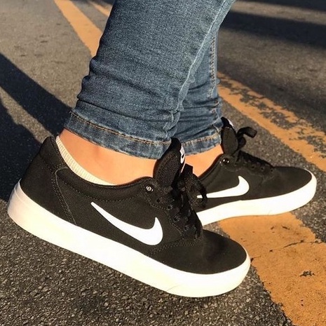 Nike janoski feminino hot sale preto e branco