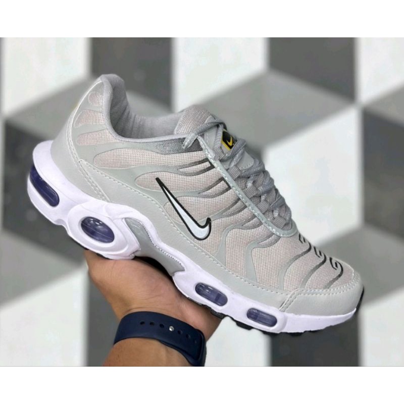 nike womens air max plus