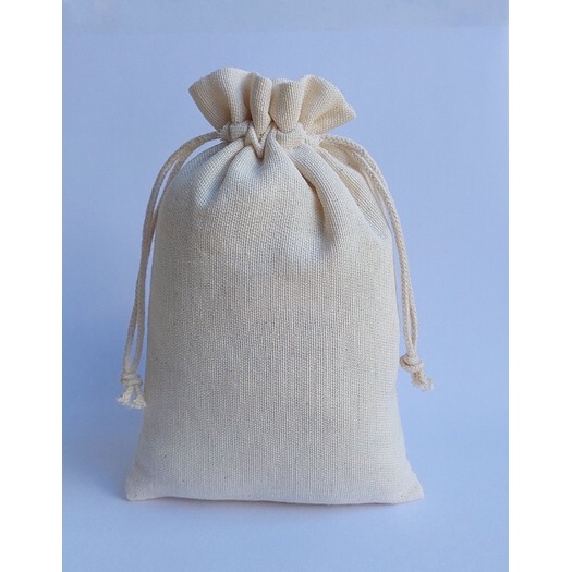 50 Saquinhos 10x15 Algodão cru com fechamento duplo em cordão trançado.