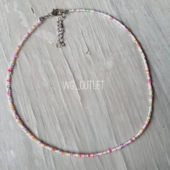 Colar de miçangas coloridos delicado tons de rosa