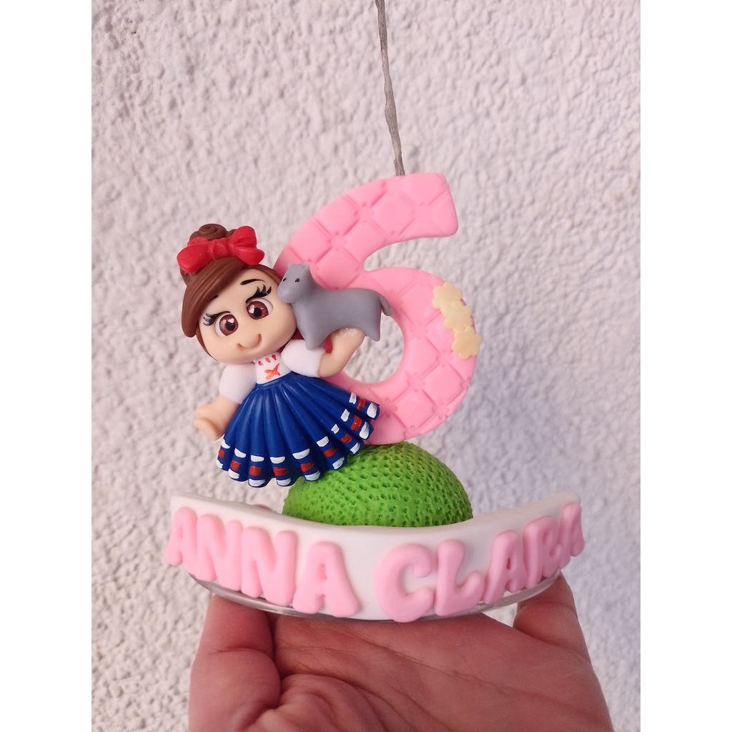 Vela em biscuit ,tema Encanto /sob encomenda. — imagem 2 de 2
