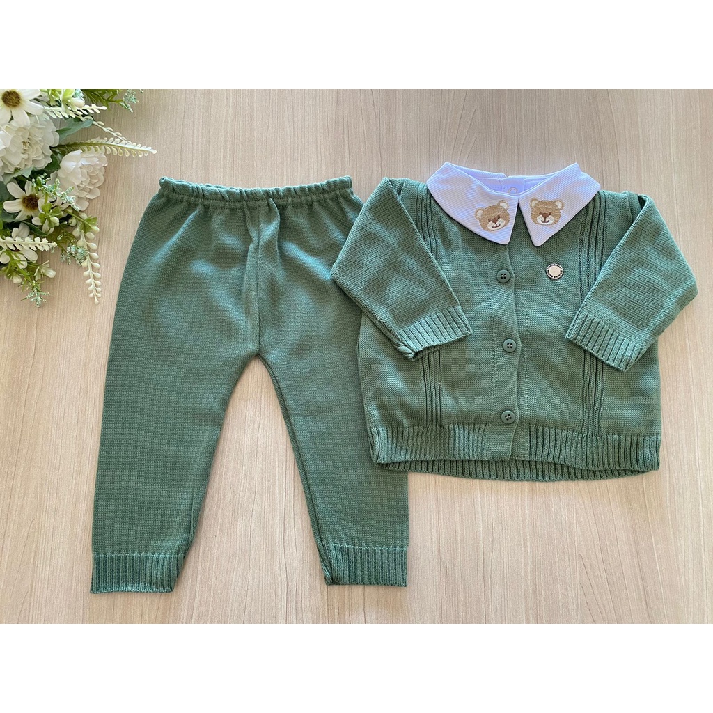 Conjunto casaco + calça em tricot de menino verde pistache 3 peças body bordado de urso