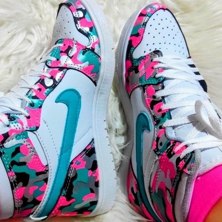 Tenis camuflado best sale feminino nike