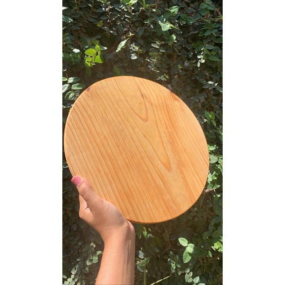 Bolacha de madeira pinus 25 cm Tábua redonda para mesa posta, artesanato, decorações em geral.