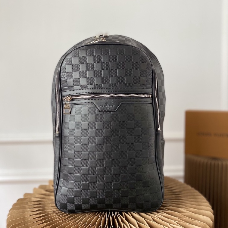 Preços baixos em Mochilas de couro para homens Louis Vuitton