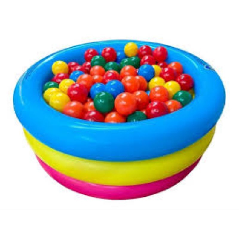 Coloridas bolas de plástico para divertirse y saltar en el parque infantil 2024
