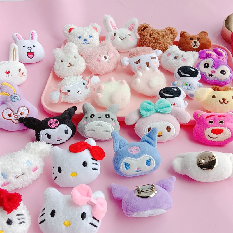Lindo Desenho Animado Pelúcia Boneco Pin Mochila Broche em Oferta na Shopee