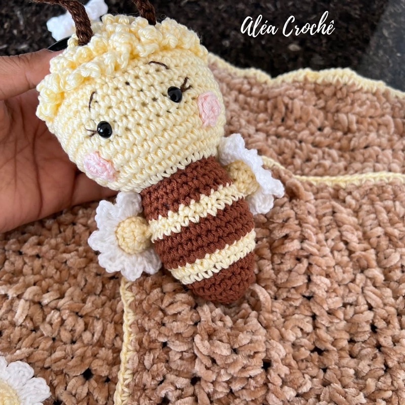 Naninha abelha - 🐝 Aléa Crochê