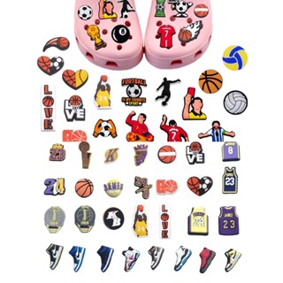 Venda Quente Jibz Soccer Basketball Troféu De Basquetebol Série De Sapatos Encantam Sandálias Destacáveis Decorar Acessórios Croc Pino Bonitinhos Fivela De PVC festival Infantil X-mas Presente