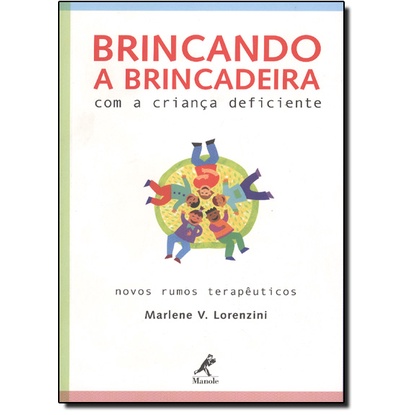 Brincando a brincadeira com a criança deficiente