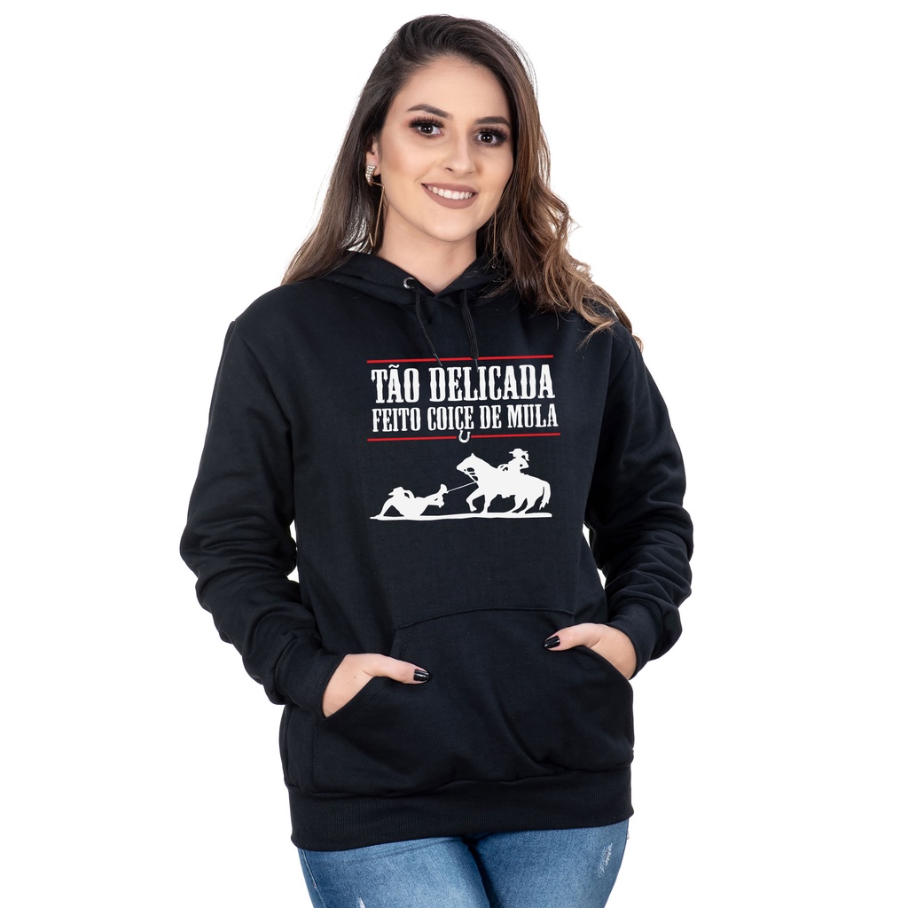 Blusa Moletom Feminino Country Tão Delicada Feito Coice de Mula Preto Com Bolso