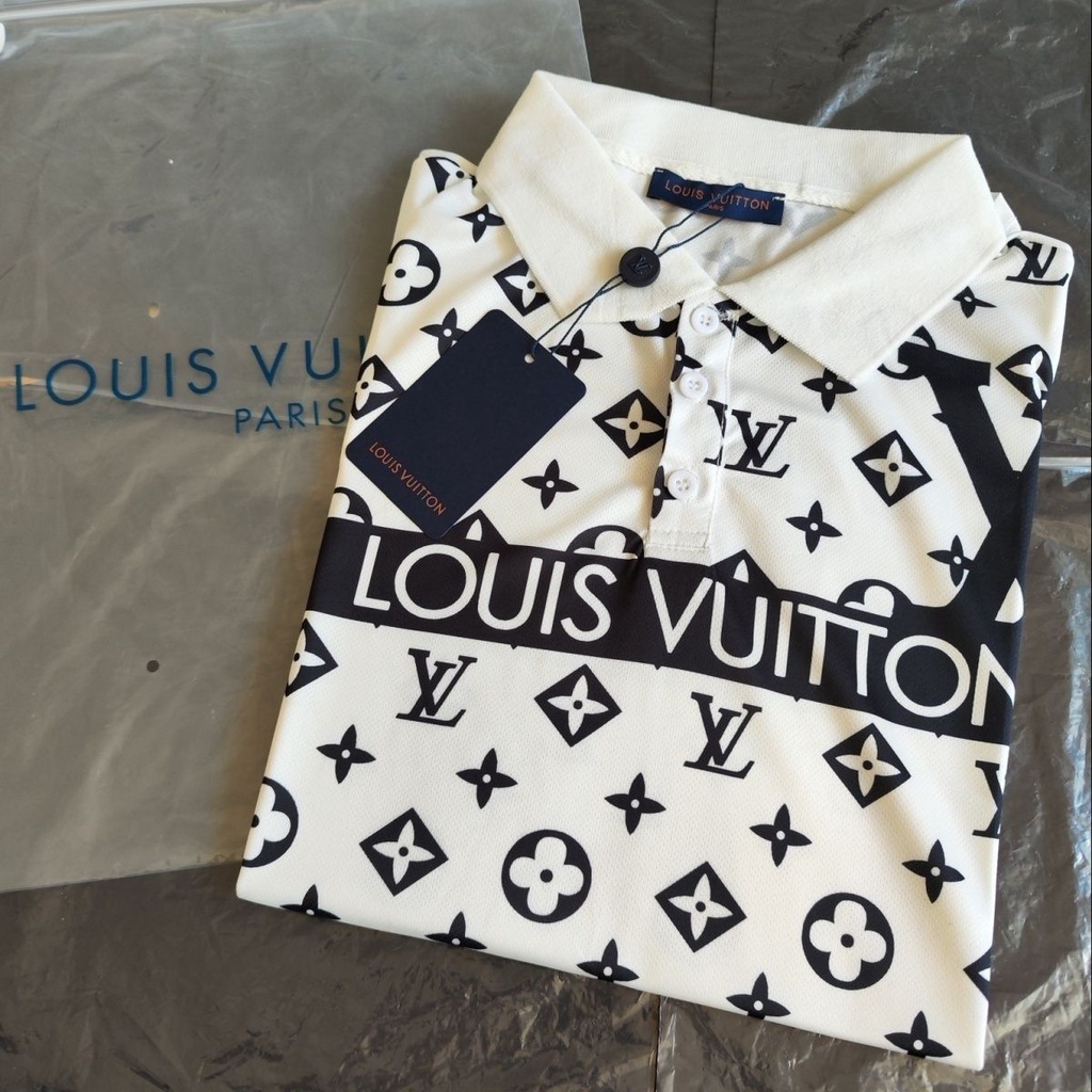 LV European American Street Wear V Summer New Style Full Print Logotipo Da  Letra Trevo Quatro Folhas Botão De Lapela Manga Curta Camisa Pólo Homens LOUIS  VUITTON - Corre Que Ta Baratinho